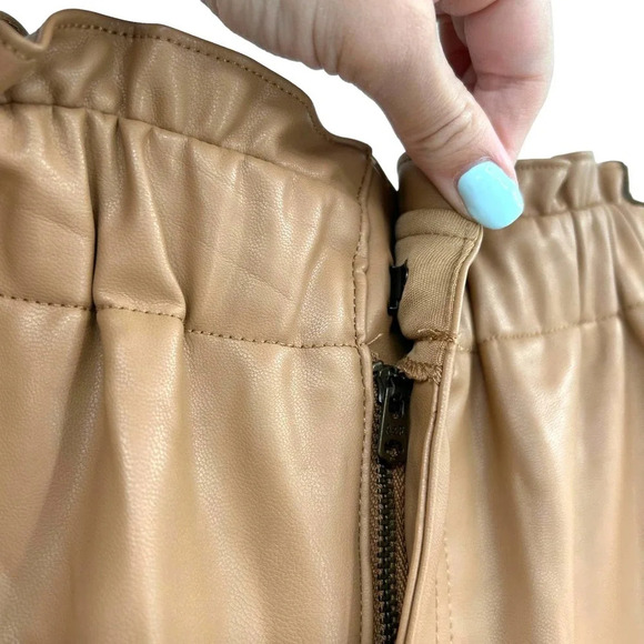 Abercrombie and Fitch Shorts Faux Vegan Leather High Waist Camel Tan Size Large - Picture 4 of 12